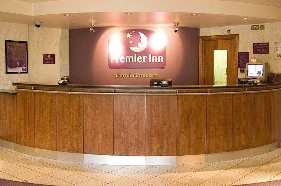 Premier Inn London Heathrow M4/J4 Хитроу Экстерьер фото