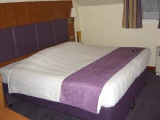 Premier Inn London Heathrow M4/J4 Хитроу Экстерьер фото